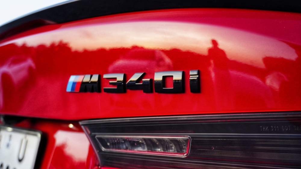 Rot BMW 330i 2020