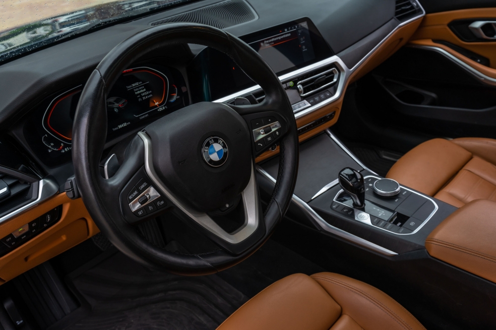 Blu BMW 330i 2021