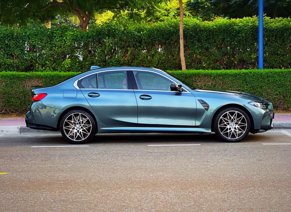 Blauw BMW 330i 2021