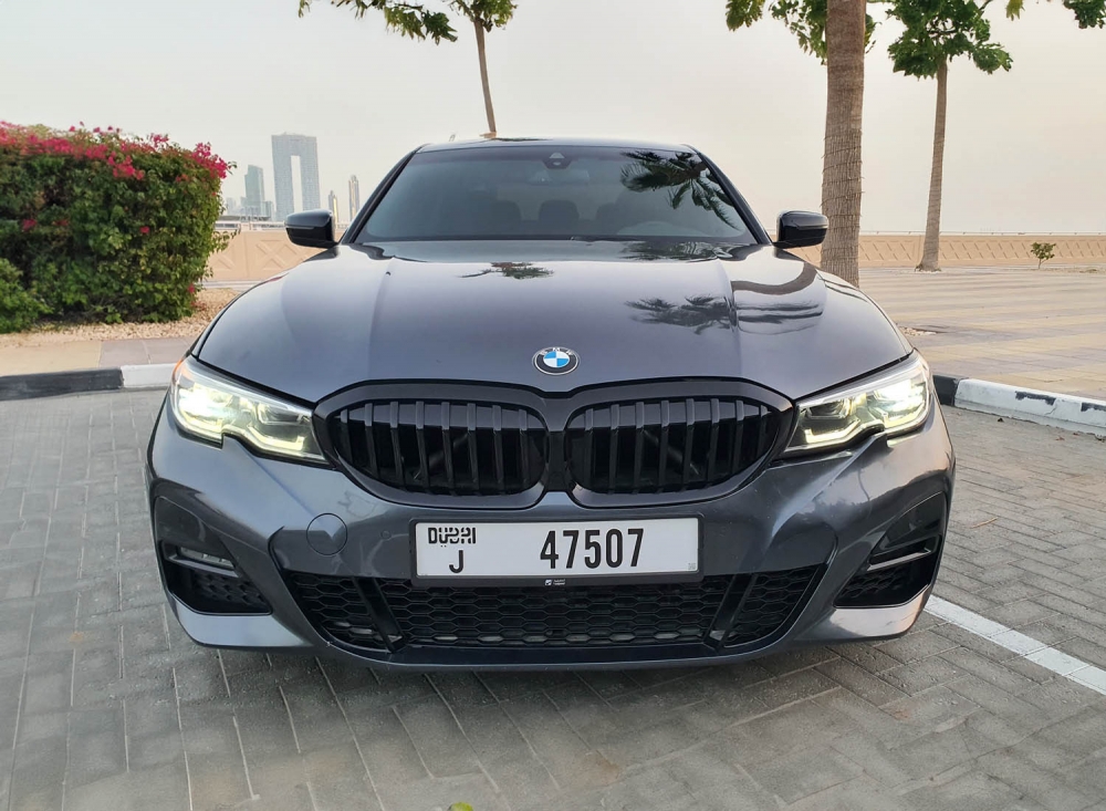Grijs BMW 330i 2021