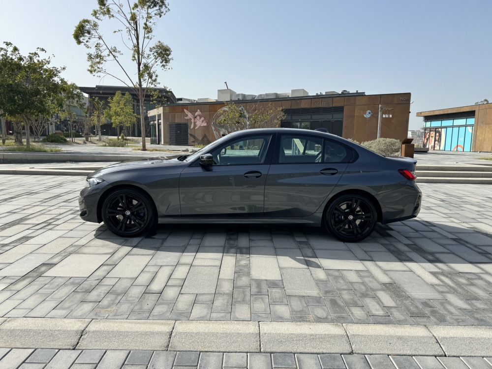 Gri BMW 330i 2022