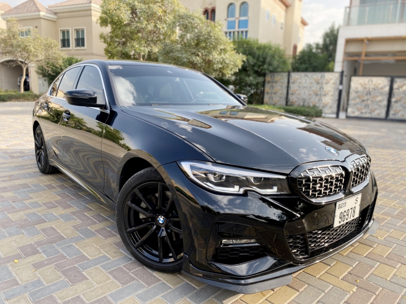 Siyah BMW 330i 2020