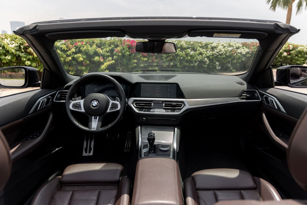 Noir BMW 420i Cabriolet 2022