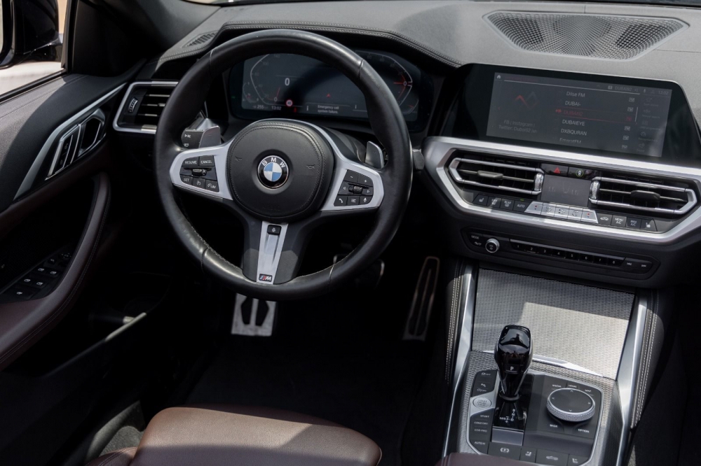 Черный BMW 420i Кабриолет 2022 год