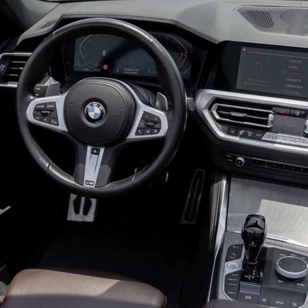 Noir BMW 420i Cabriolet 2022