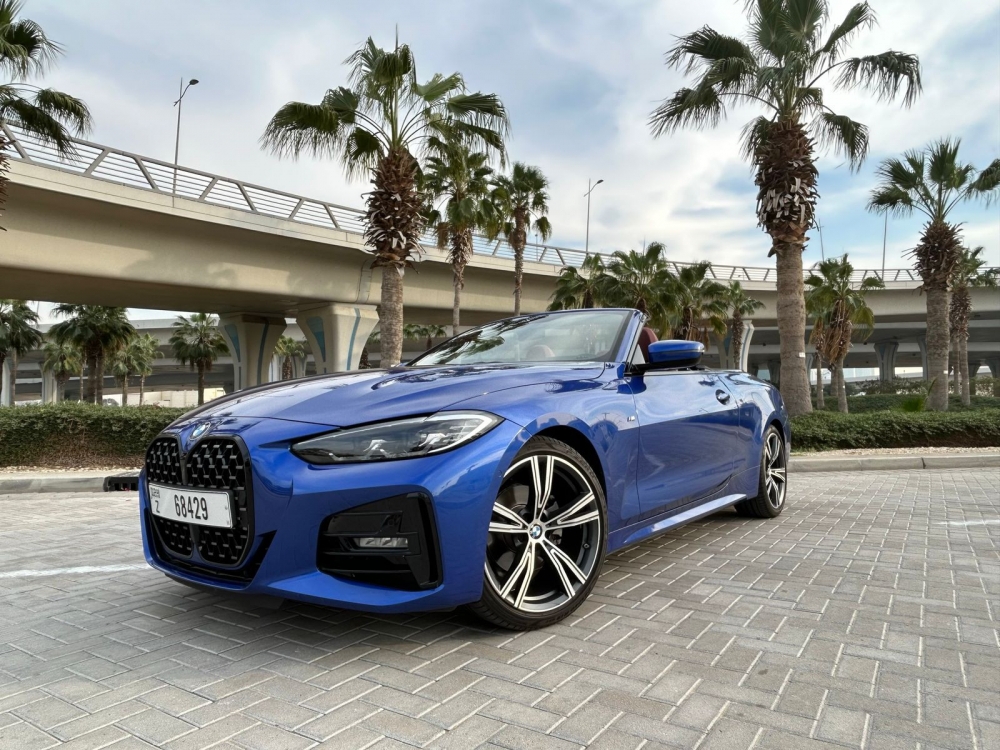 Azul BMW 420i convertible 2023