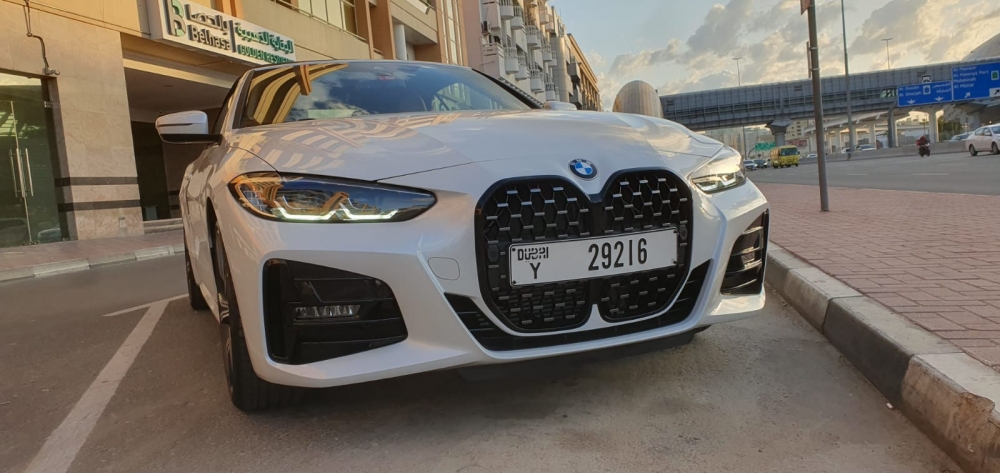 Blanco BMW 420i convertible 2023