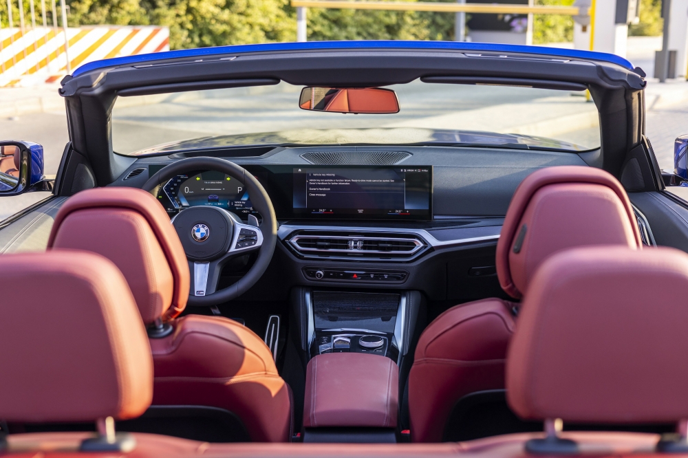 Blauw BMW 420i Cabrio 2024