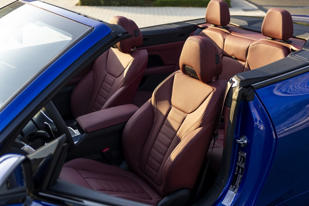 Blauw BMW 420i Cabrio 2024
