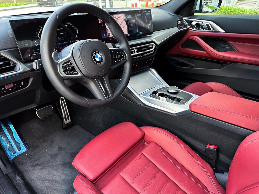 Metaalgrijs BMW 420i Coup M-set 2024