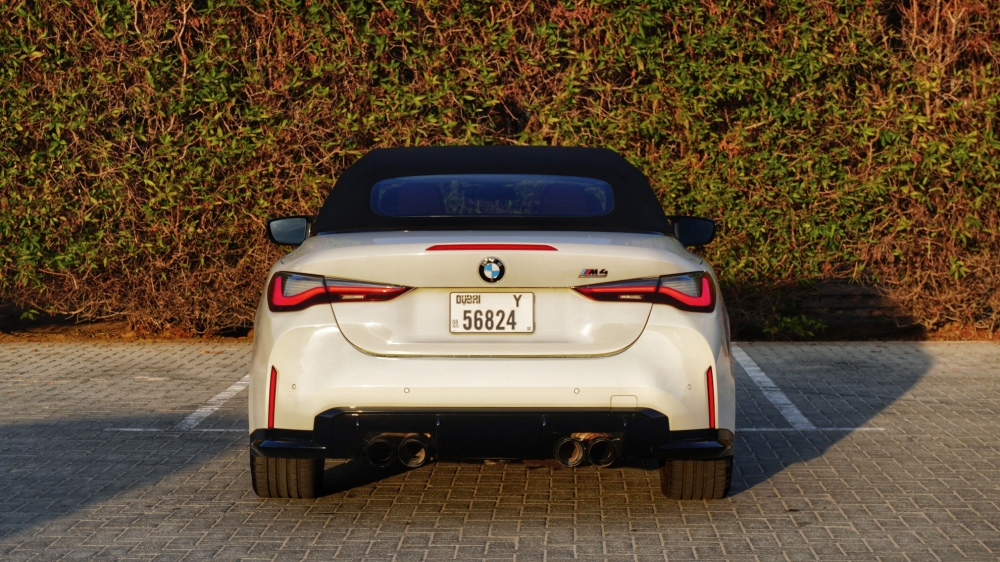 Beyaz BMW 430i Dönüştürülebilir M-Kiti 2021
