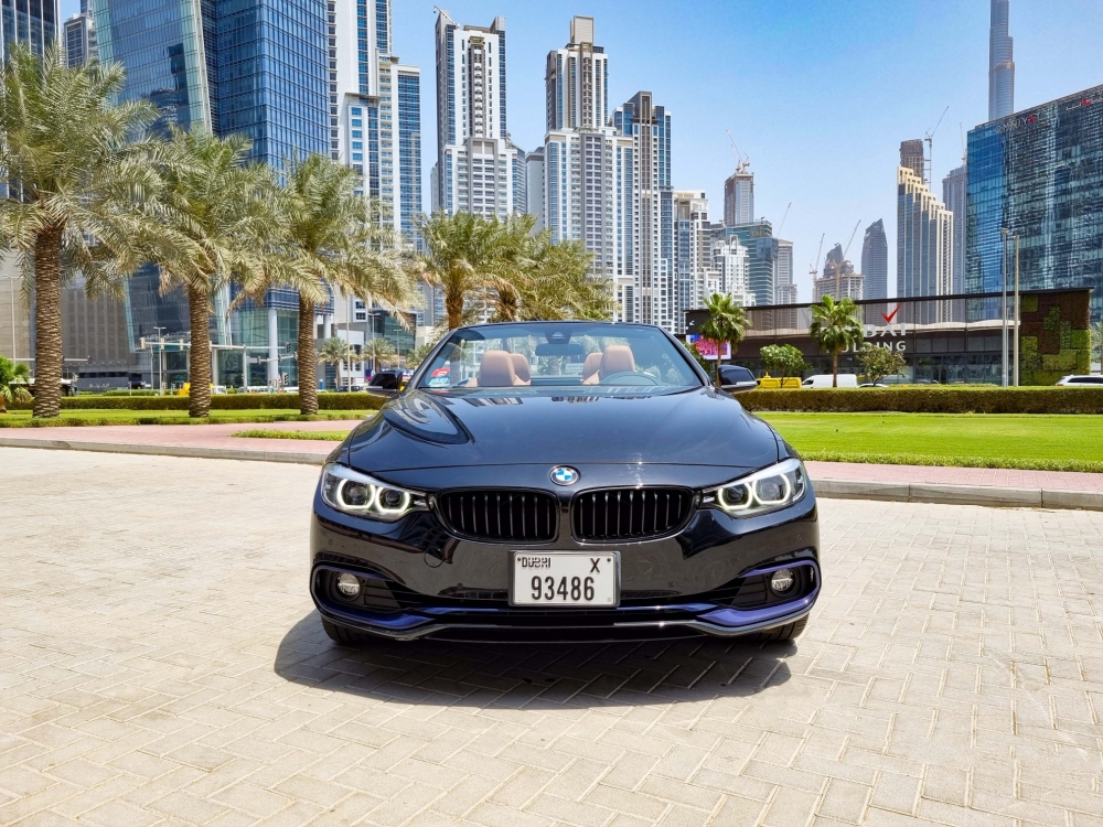 Матовый синий BMW 430i Кабриолет 2020 год