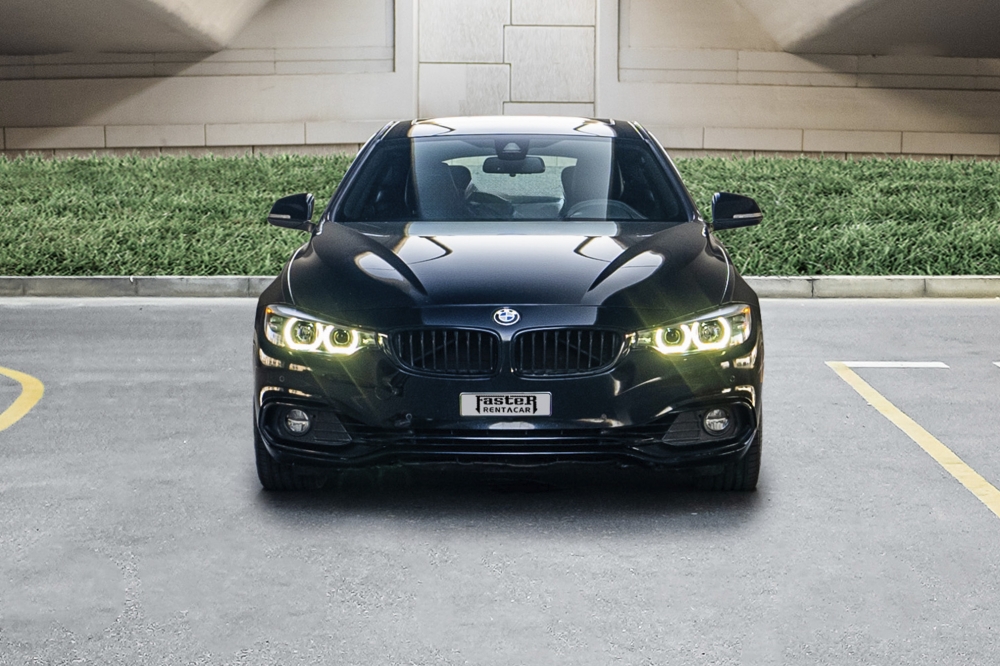 Schwarz BMW 430i Gran Coupé 2021