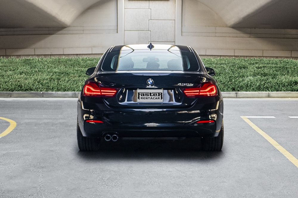 Schwarz BMW 430i Gran Coupé 2021