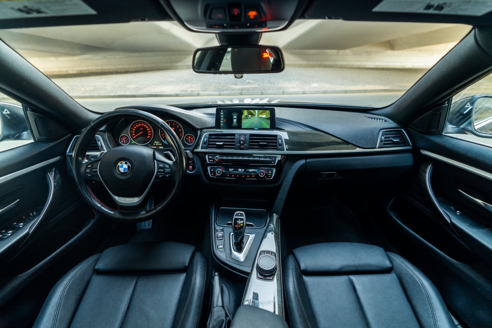 Siyah BMW 430i Büyük Coupe 2021