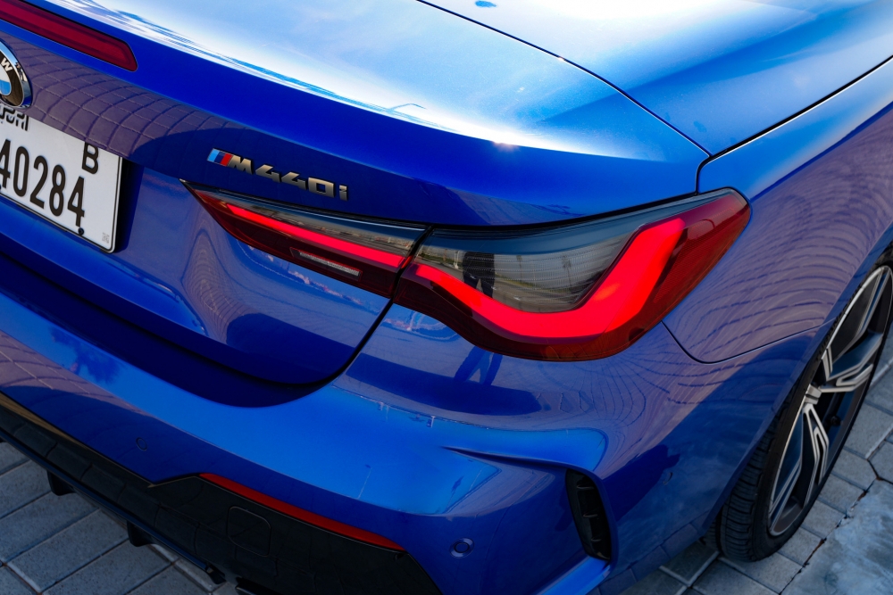 Голубой BMW 440i Кабриолет 2022 год
