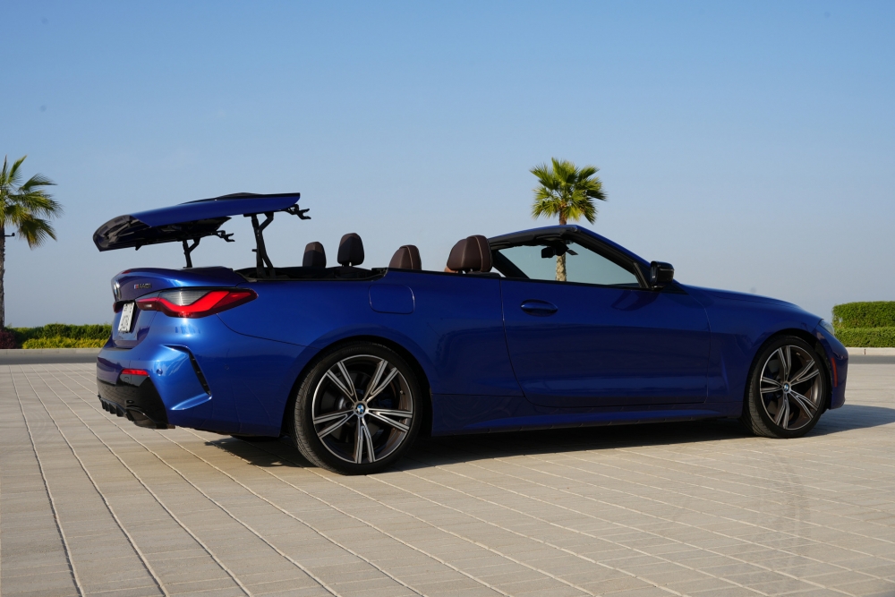 Azul BMW 440i descapotable 2022