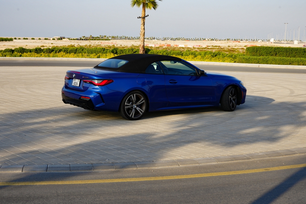 Голубой BMW 440i Кабриолет 2022 год