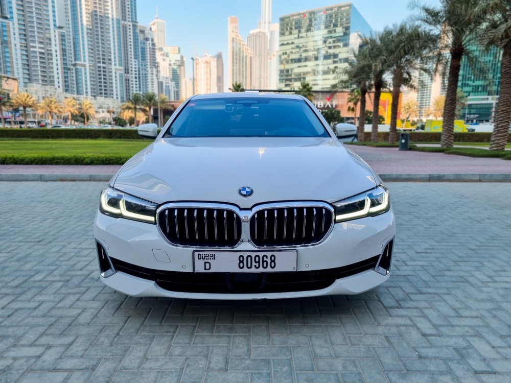 White BMW 520i 2022
