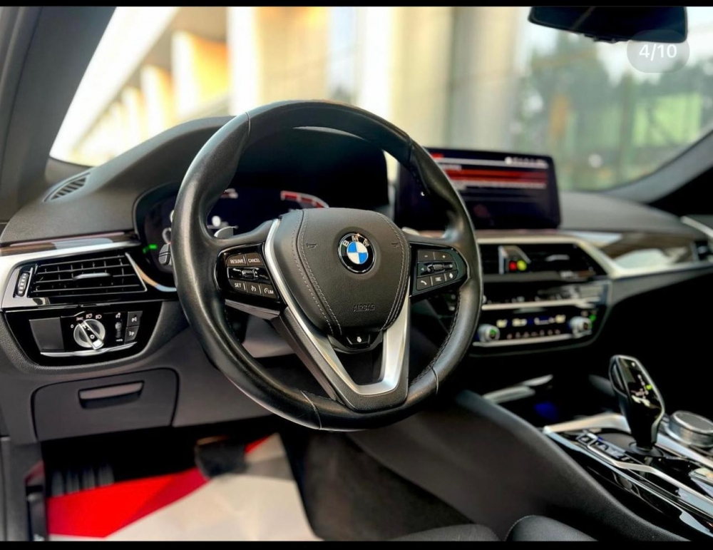 argent BMW 530i 2021