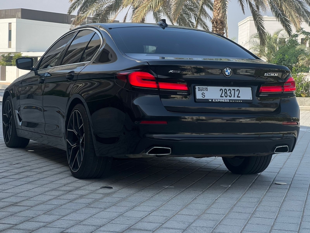 Black BMW 530i 2022