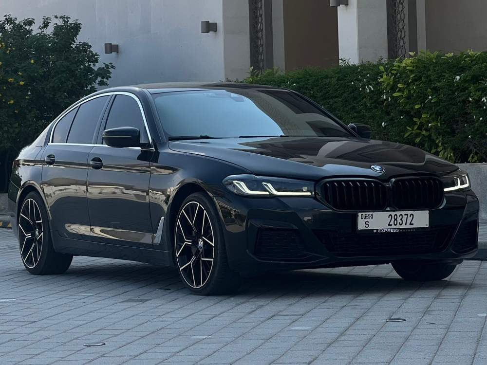 Siyah BMW 530i 2022