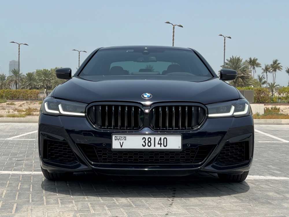 Noir BMW 540i 2023