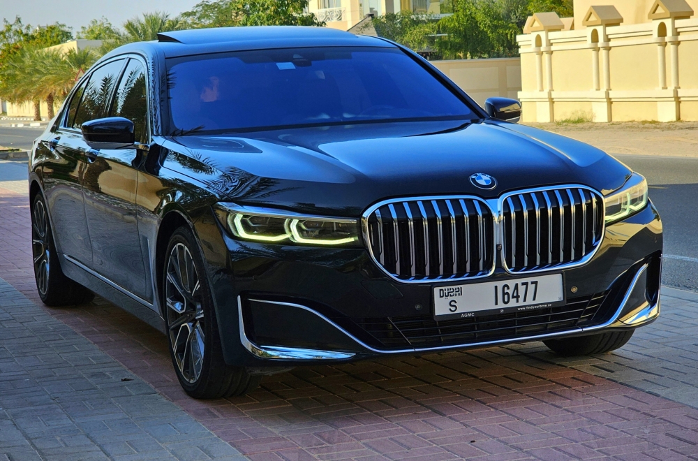 Schwarz BMW 730Li 2020
