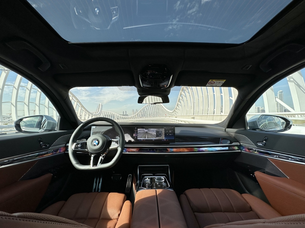 Серый BMW 735i М Комплект 2023 год