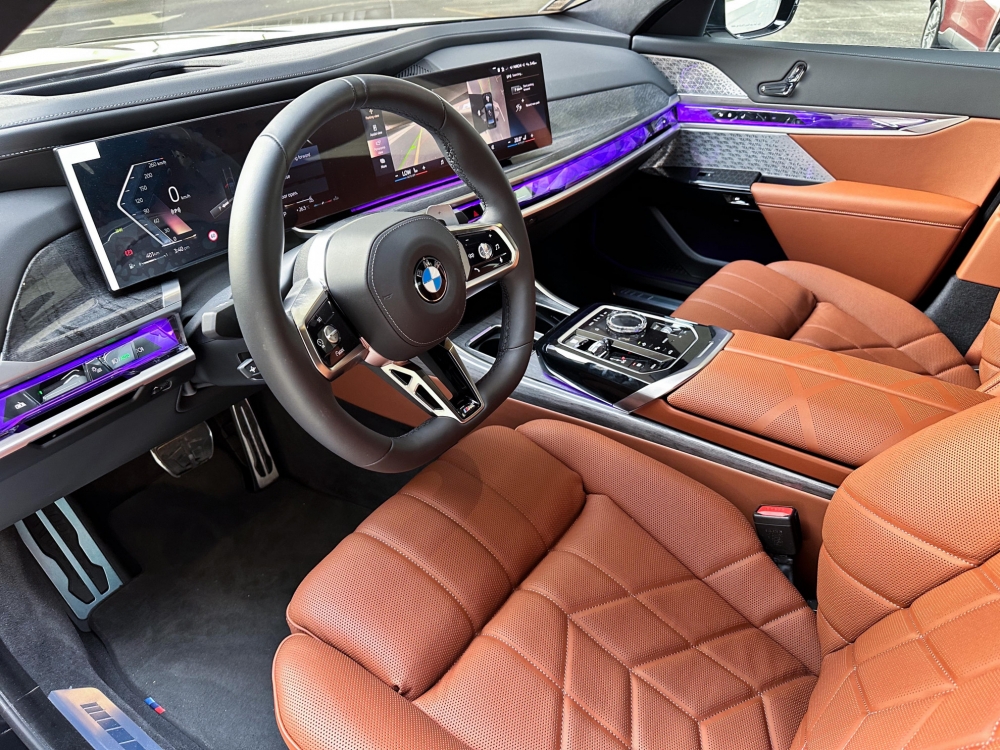 Черный BMW 740Li M Комплект 2024 год