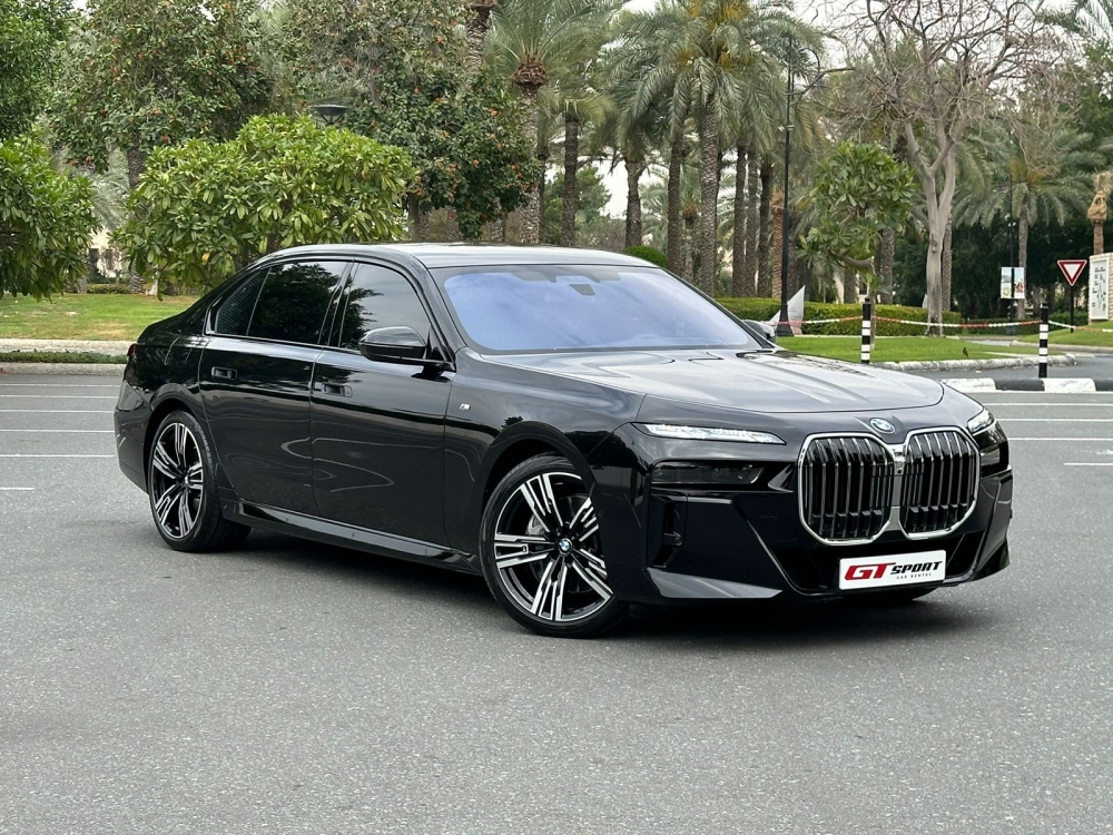 Черный BMW 740Li M Комплект 2024 год