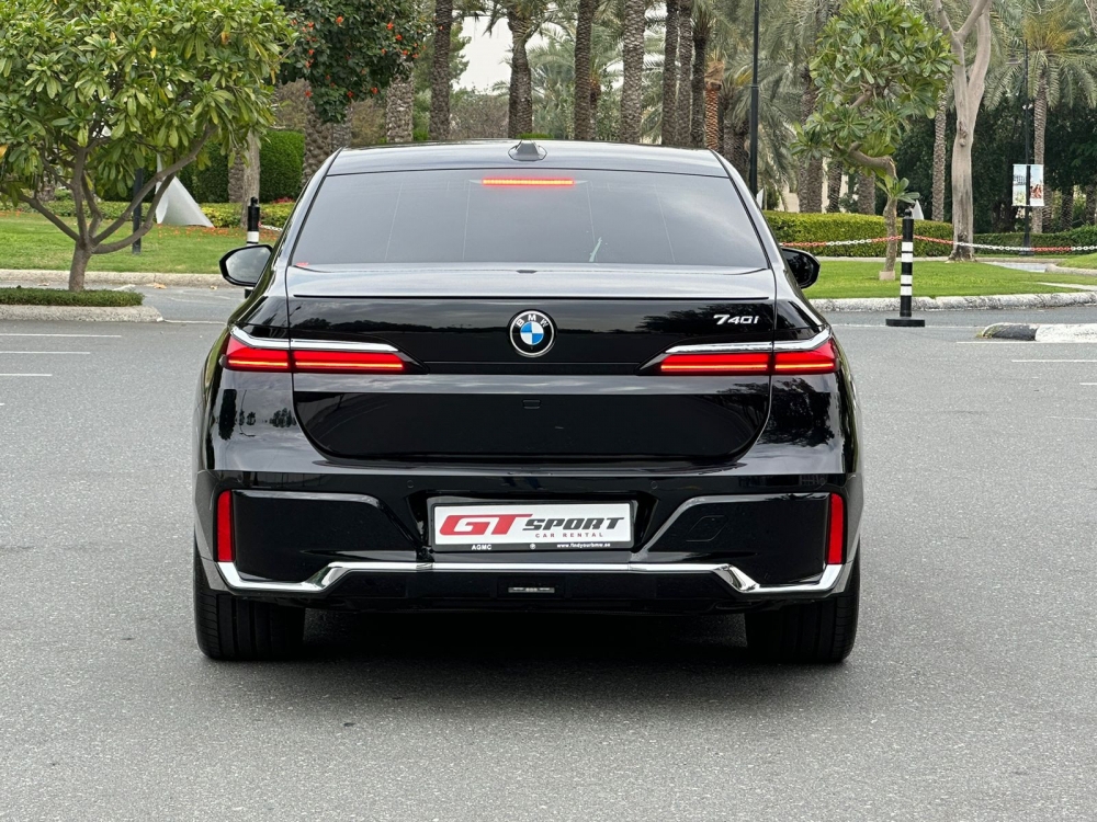 Siyah BMW 740Li M Takımı 2024