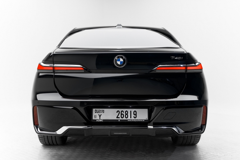 Negro BMW 740Li 2023