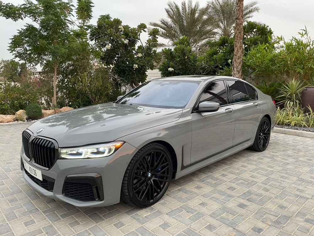 Metallic Grey BMW 750Li 2020