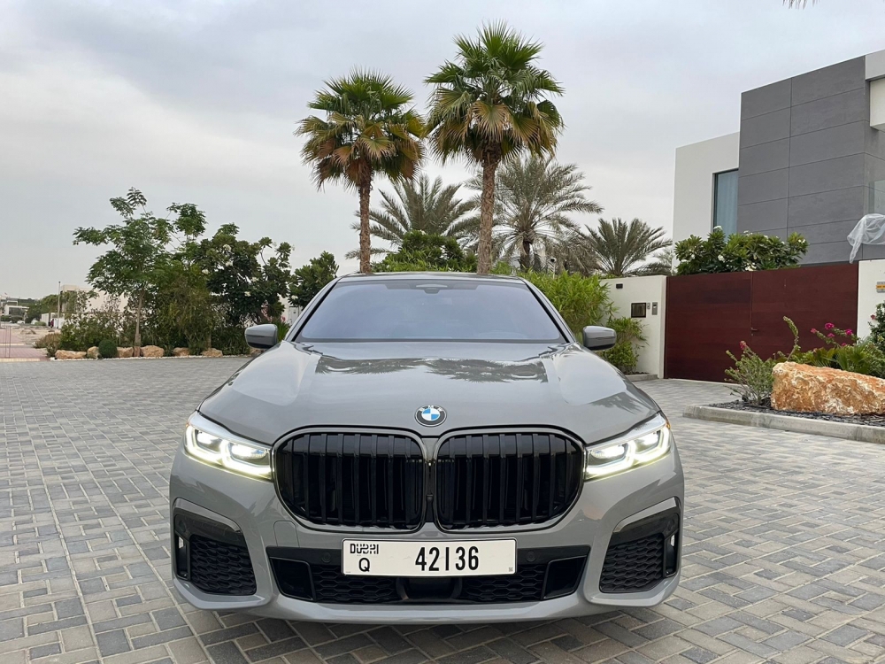 Gris métallique BMW 750Li 2020