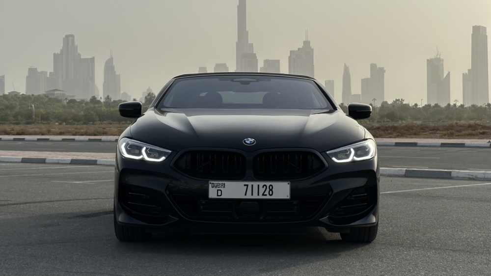 Черный BMW 840i Кабриолет 2023 год