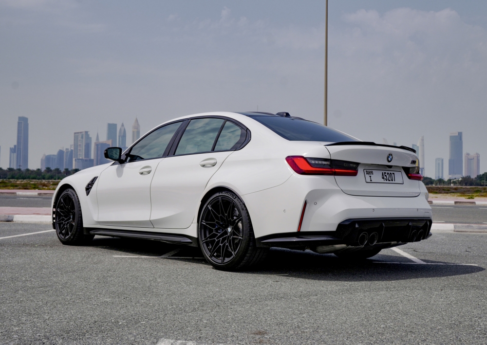 Weiß BMW M3-Wettbewerb 2024