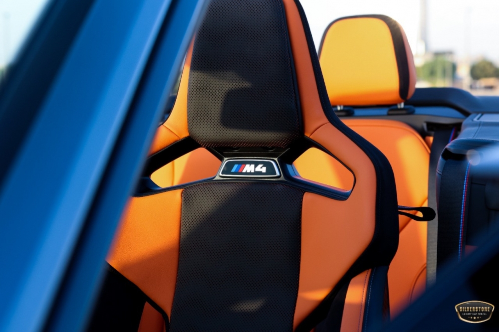 Голубой BMW Кабриолет M4 Competition 2023 год