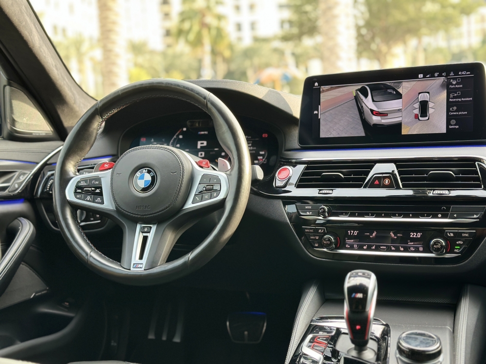 Beige BMW M5 Competition 2022