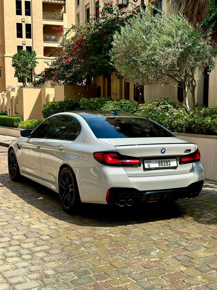 Metalik Gri BMW M5 Yarışması 2022