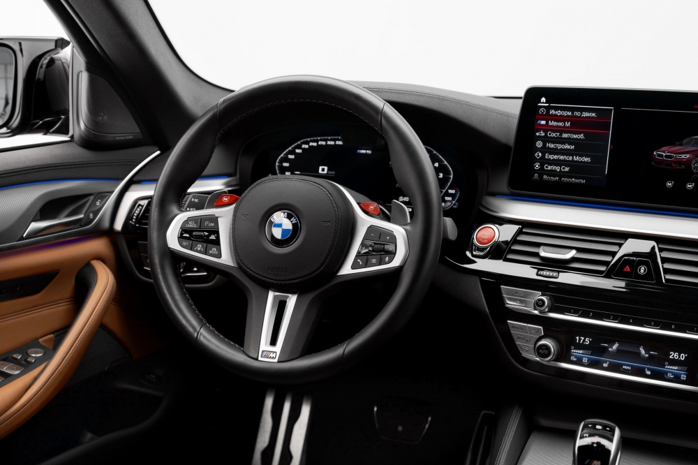 Rot BMW M5-Wettbewerb 2023
