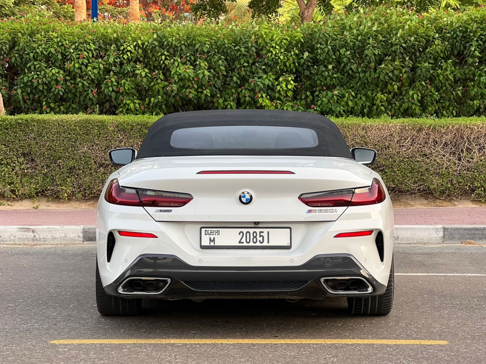 Beyaz BMW M850i Dönüştürülebilir 2021