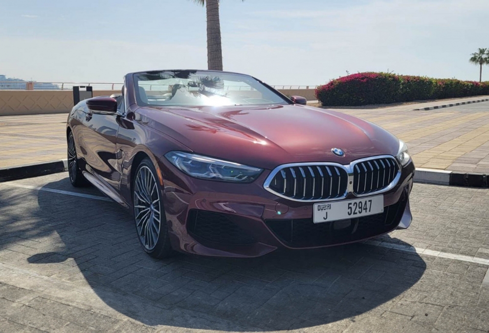 Rosso BMW M850i decappottabile 2021