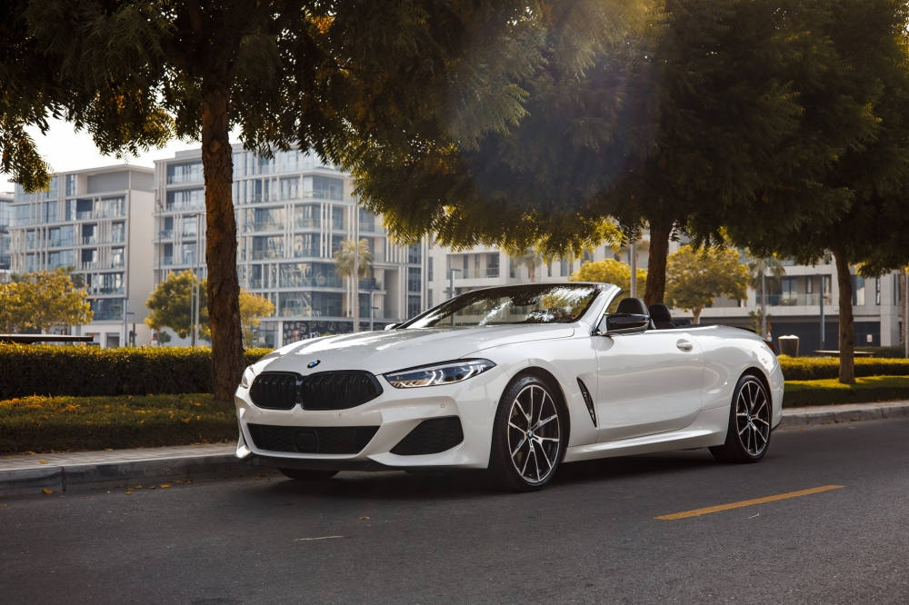 Beyaz BMW M850i Dönüştürülebilir 2022