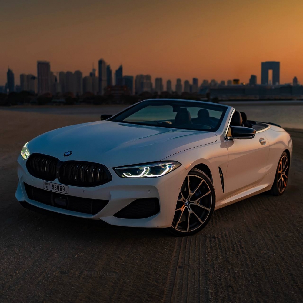 Beyaz BMW M850i Dönüştürülebilir 2022