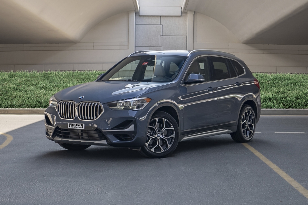 Темно-серый BMW Х1 2021 год