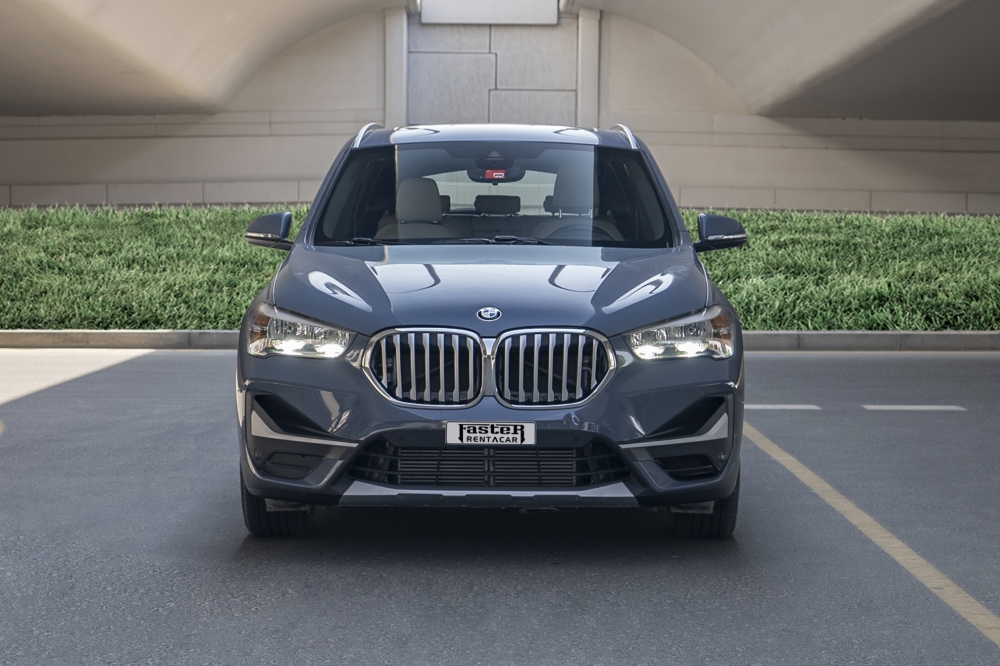 Dunkelgrau BMW X1 2021