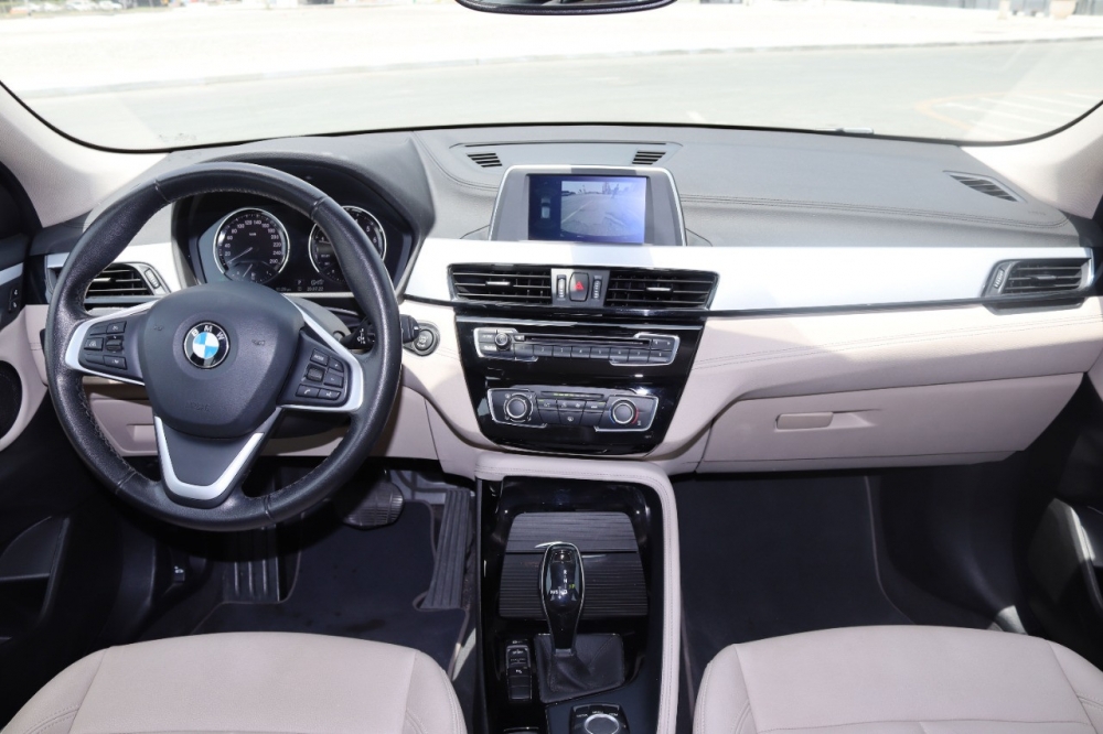 Schwarz BMW x2 2023