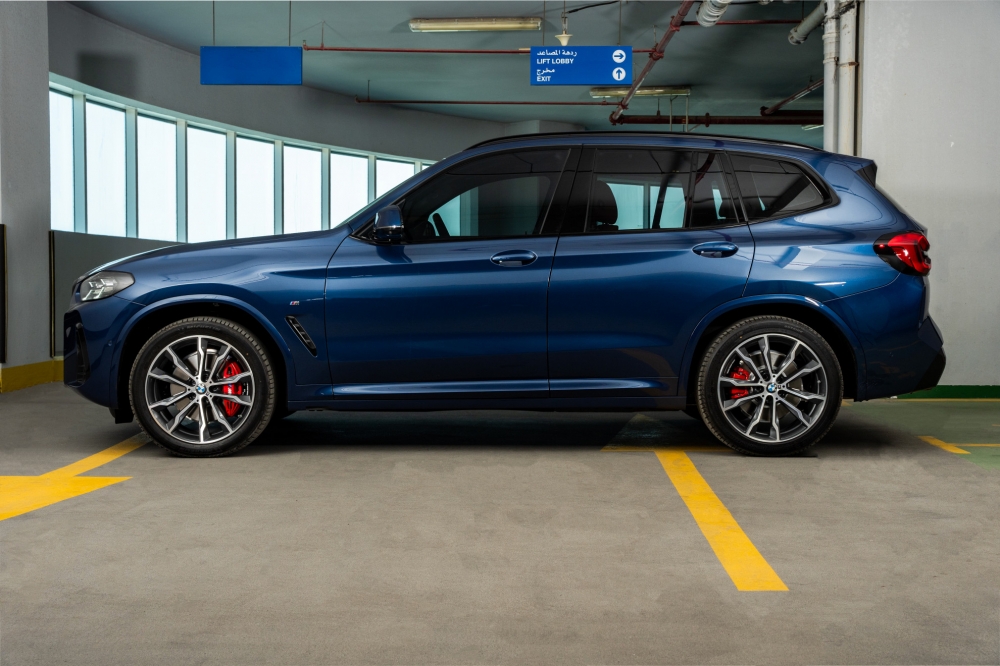 Голубой BMW Х3 2024 год