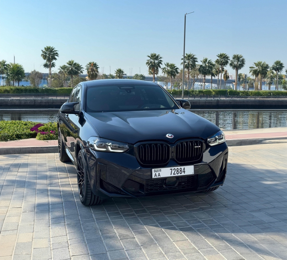 Черный BMW X4 М Конкурс 2022 год